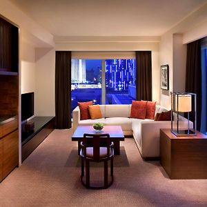Grand Deluxe King Suite